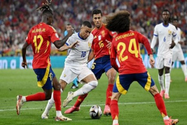إسبانيا تهزم فرنسا وتتأهل لنهائي بطولة أوروبا